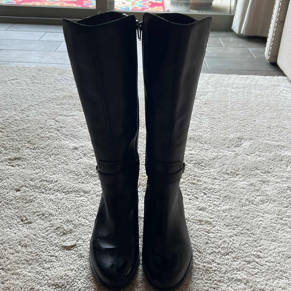 All leather Naturalizer knee length boot. Only on two times.